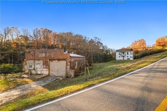 12555 McLane Pike, Liberty, WV 25124