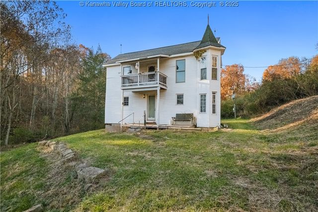 12555 McLane Pike, Liberty, WV 25124