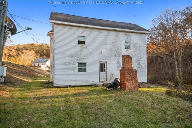 12555 McLane Pike, Liberty, WV 25124