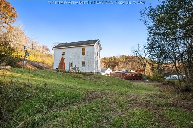 12555 McLane Pike, Liberty, WV 25124