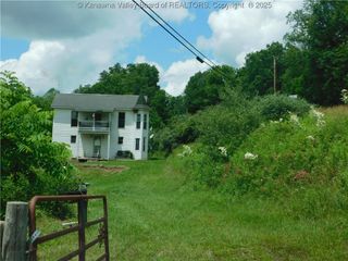 12555 McLane Pike, Liberty, WV 25124
