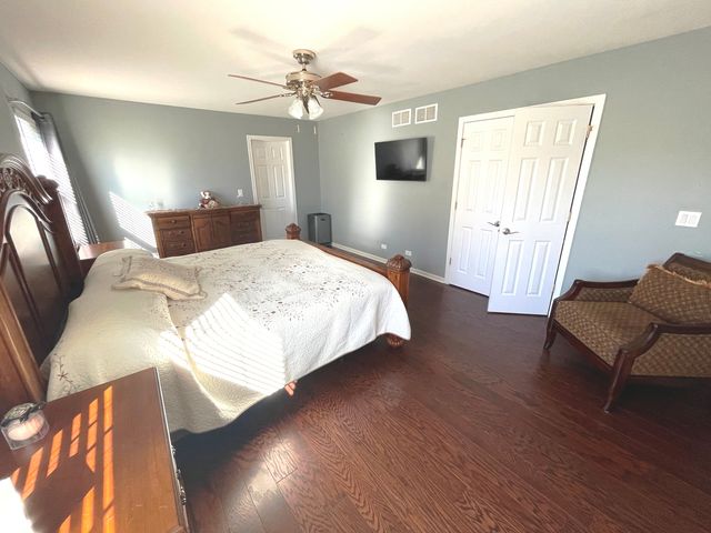 425 Lennox Drive, Oswego, IL 60543
