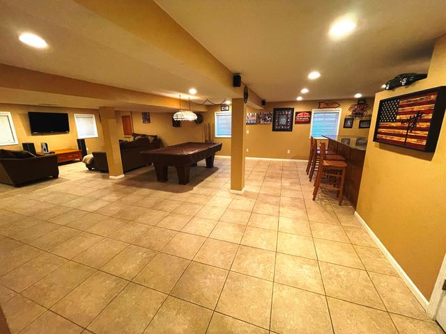 425 Lennox Drive, Oswego, IL 60543