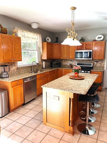 425 Lennox Drive, Oswego, IL 60543