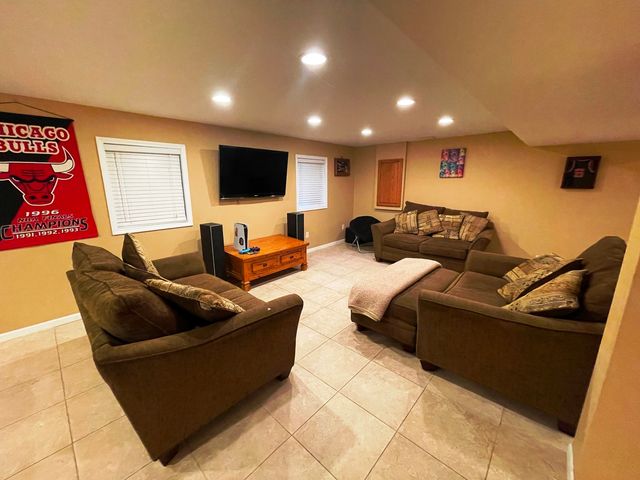 425 Lennox Drive, Oswego, IL 60543