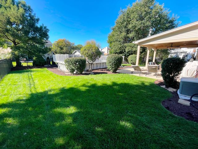 425 Lennox Drive, Oswego, IL 60543