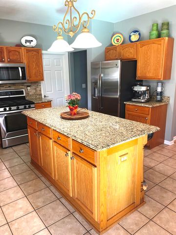 425 Lennox Drive, Oswego, IL 60543