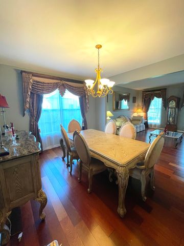 425 Lennox Drive, Oswego, IL 60543