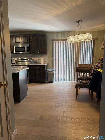 61 Victoria Court, Hamden, CT 06514