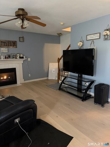 61 Victoria Court, Hamden, CT 06514