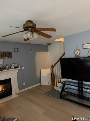 61 Victoria Court, Hamden, CT 06514