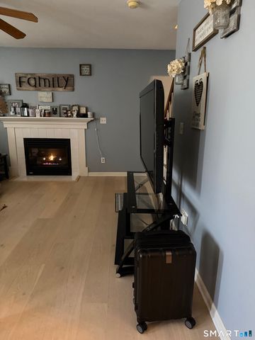 61 Victoria Court, Hamden, CT 06514