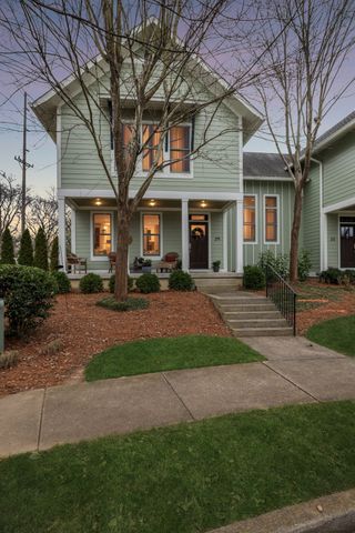 254 Cherokee Station Dr, Nashville, TN 37209