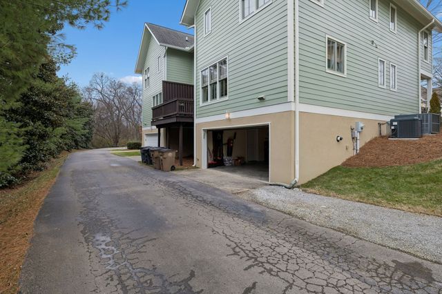 254 Cherokee Station Dr, Nashville, TN 37209