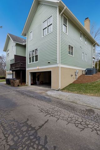 254 Cherokee Station Dr, Nashville, TN 37209