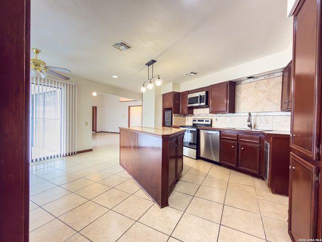 7306 Hidden Hills N, San Antonio, TX 78244