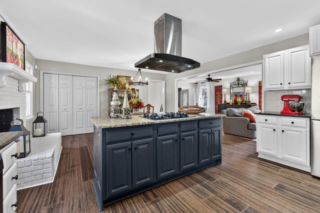 13 Sunrise Ln, Fayetteville, TN 37334