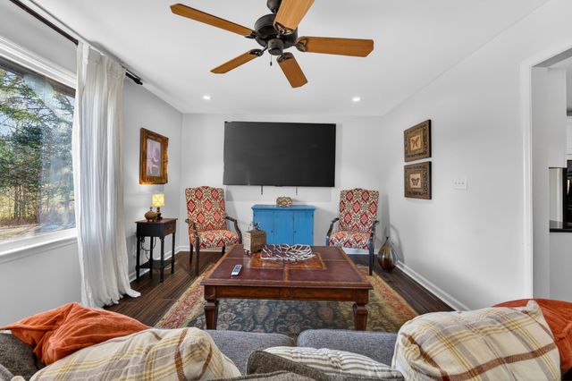 13 Sunrise Ln, Fayetteville, TN 37334