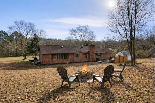 13 Sunrise Ln, Fayetteville, TN 37334