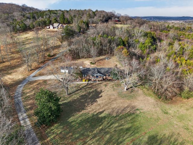 13 Sunrise Ln, Fayetteville, TN 37334