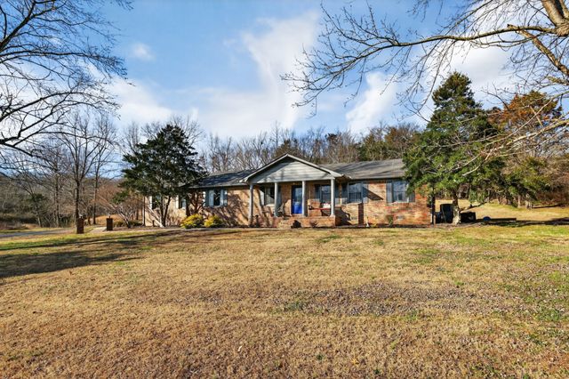 13 Sunrise Ln, Fayetteville, TN 37334