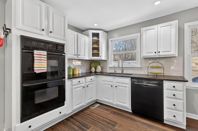 13 Sunrise Ln, Fayetteville, TN 37334