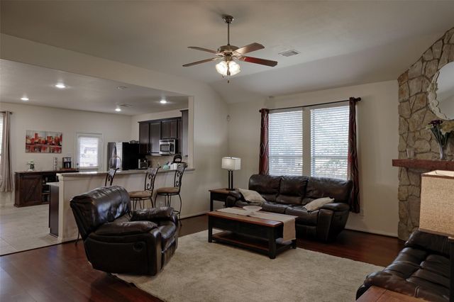 102 Piney Pathway, Magnolia, TX 77354