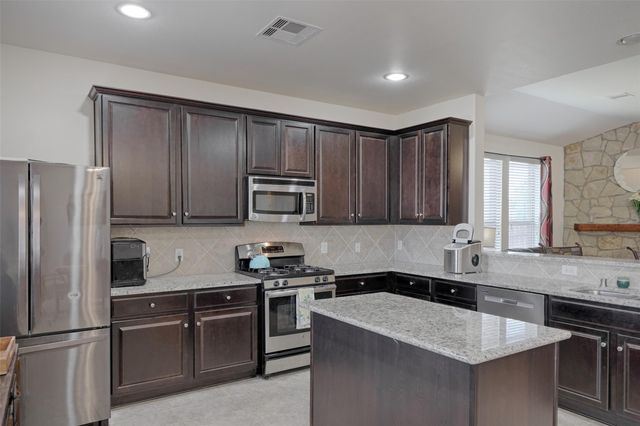 102 Piney Pathway, Magnolia, TX 77354