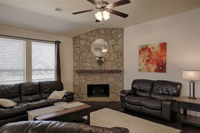 102 Piney Pathway, Magnolia, TX 77354