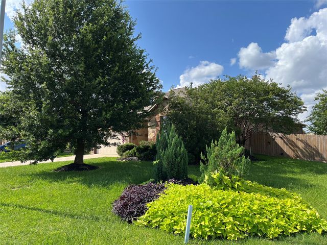 102 Piney Pathway, Magnolia, TX 77354