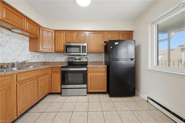 9563 15th Bay ST, Norfolk, VA 23518