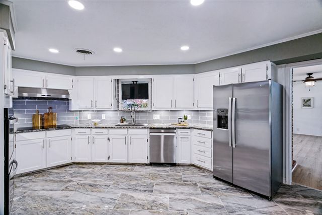4601 Holiday Lane E, North Richland Hills, TX 76180