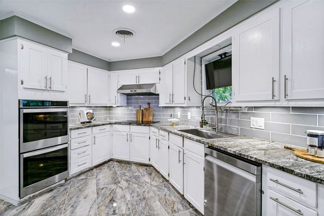 4601 Holiday Lane E, North Richland Hills, TX 76180