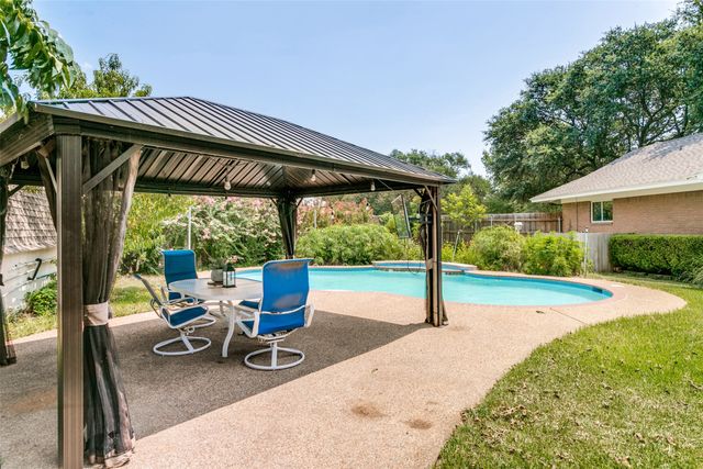4601 Holiday Lane E, North Richland Hills, TX 76180