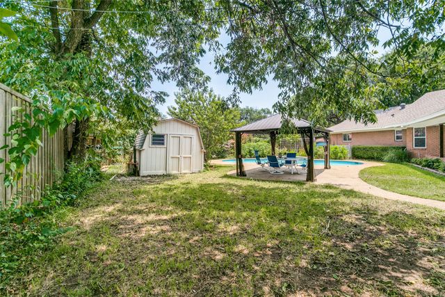 4601 Holiday Lane E, North Richland Hills, TX 76180