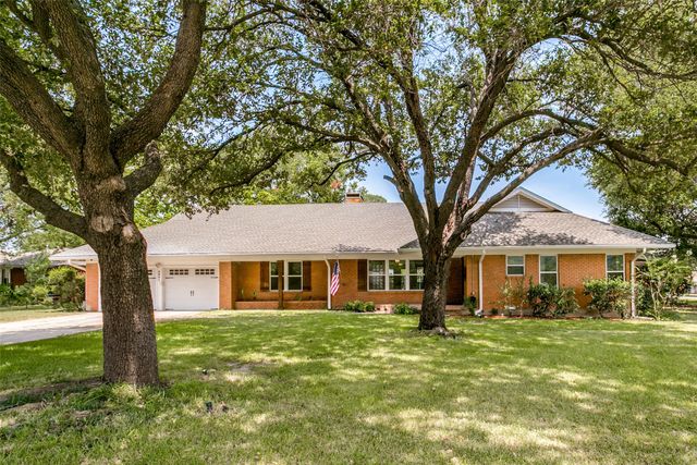 4601 Holiday Lane E, North Richland Hills, TX 76180
