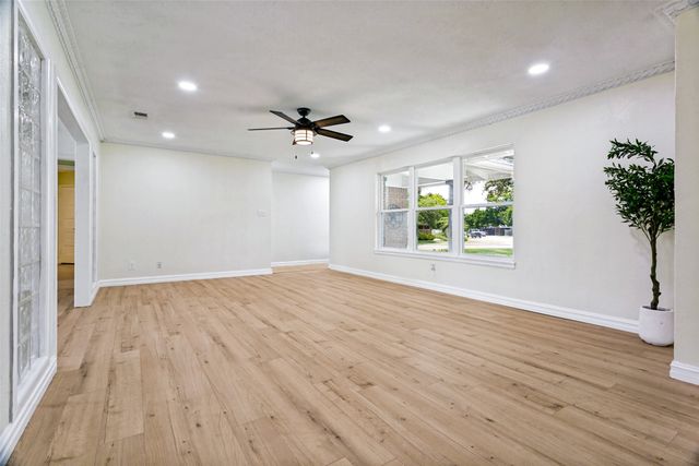 4601 Holiday Lane E, North Richland Hills, TX 76180