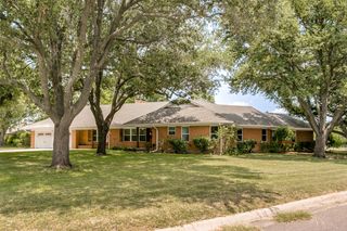 4601 Holiday Lane E, North Richland Hills, TX 76180