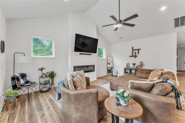 404 Burrell Street, Pendleton, SC 29670