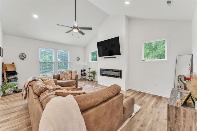 404 Burrell Street, Pendleton, SC 29670
