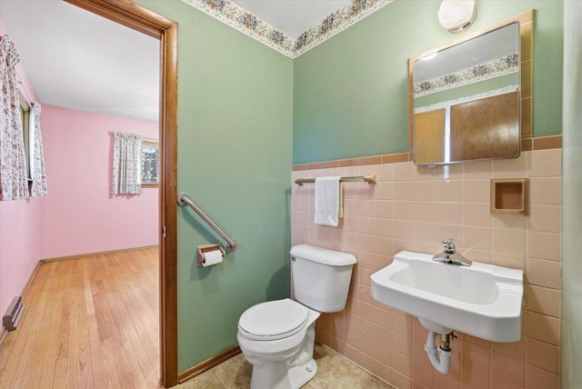 1402 State Highway 60, Jackson, WI 53012
