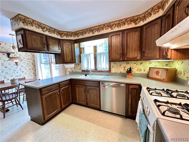 40 Tanglewood Drive West, Orchard Park, NY 14127