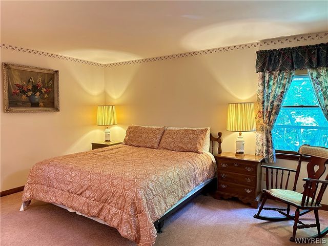 40 Tanglewood Drive West, Orchard Park, NY 14127