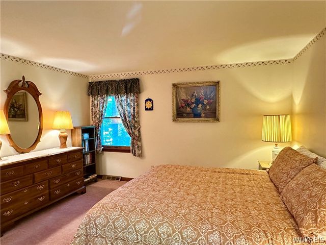 40 Tanglewood Drive West, Orchard Park, NY 14127