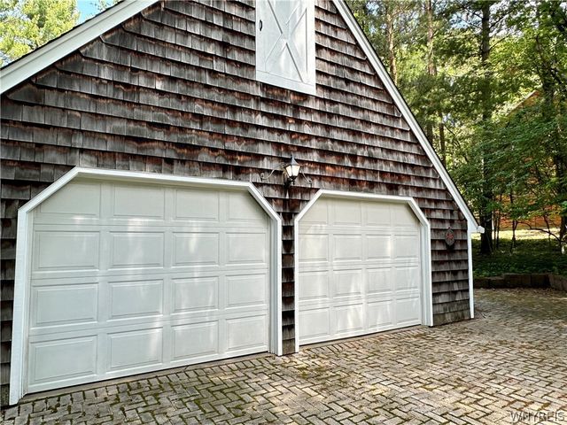40 Tanglewood Drive West, Orchard Park, NY 14127
