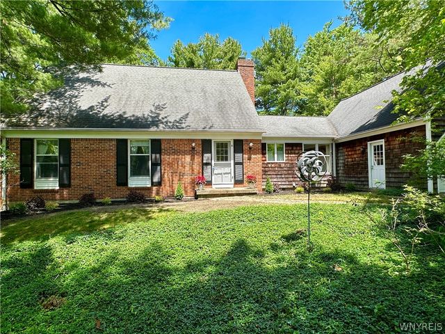 40 Tanglewood Drive West, Orchard Park, NY 14127