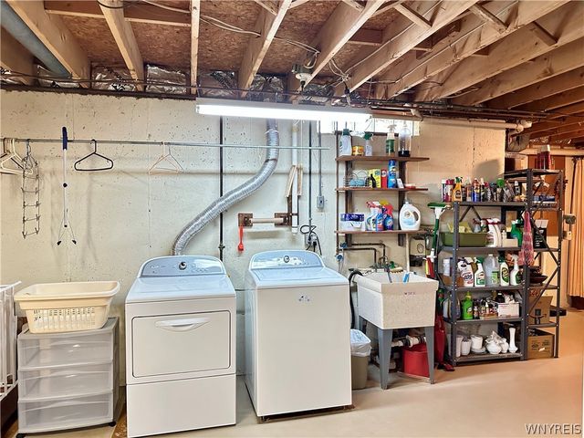 40 Tanglewood Drive West, Orchard Park, NY 14127