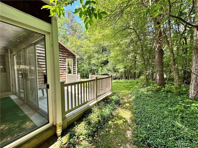40 Tanglewood Drive West, Orchard Park, NY 14127