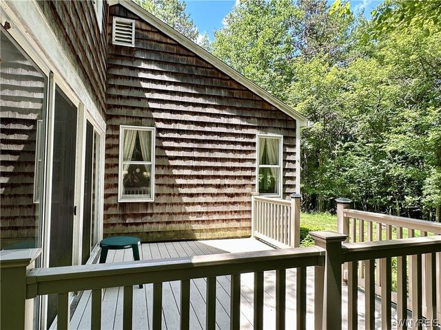 40 Tanglewood Drive West, Orchard Park, NY 14127