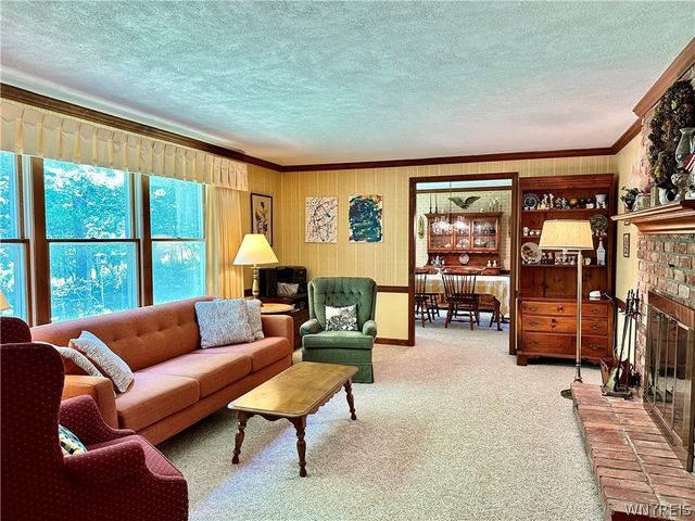 40 Tanglewood Drive West, Orchard Park, NY 14127